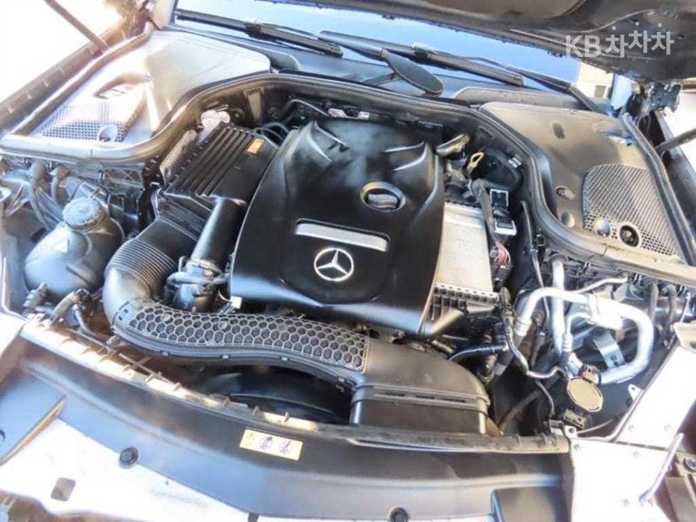 Mercedes-Benz E-Class (W213)E200 Avantgarde - 20