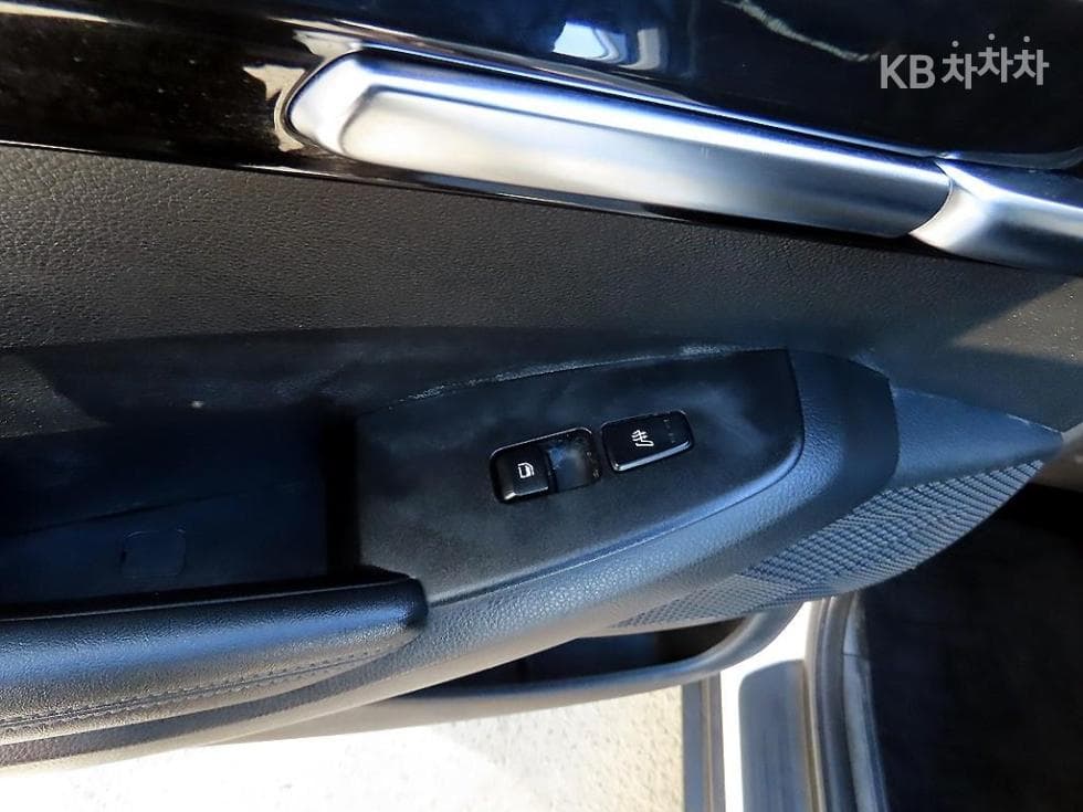 Kia Seltos1.6 Gasoline Turbo 2WD Signature - 17