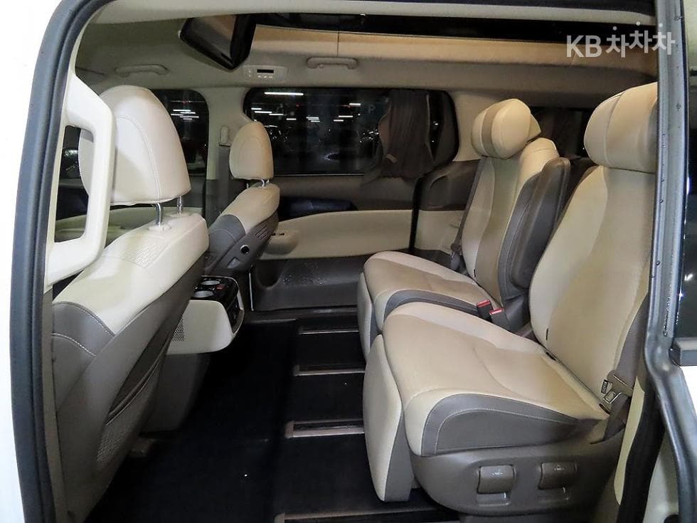 Kia The New (facelift) Carnival 4th generationHigh Limousine (Carnival) G3.5 GDI 7-seater (Limousine) Signature - 7