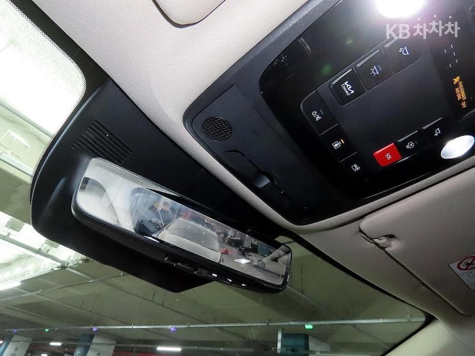 Kia The New (facelift) Carnival 4th generationHigh Limousine (Carnival) G3.5 GDI 7-seater (Limousine) Signature - 14