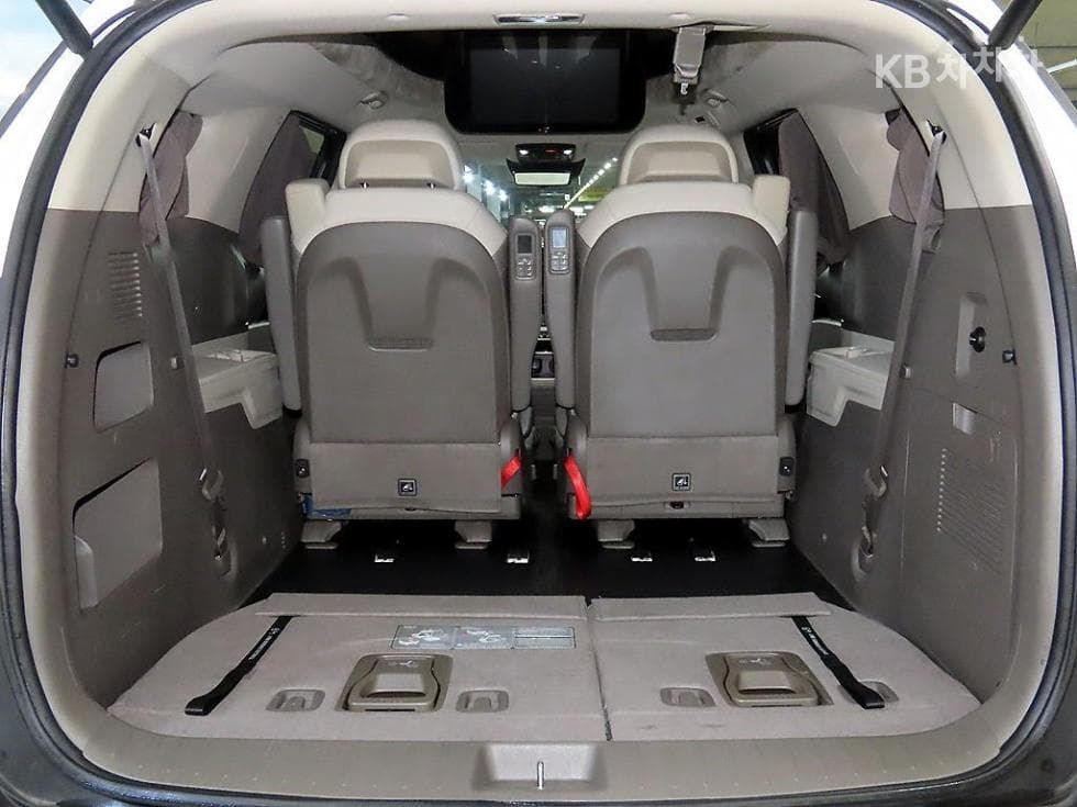 Kia The New (facelift) Carnival 4th generationHigh Limousine (Carnival) G3.5 GDI 7-seater (Limousine) Signature - 16