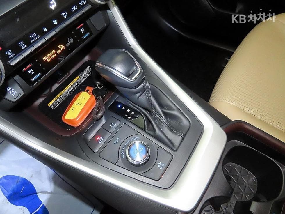 Toyota New RAV42.5L hybrid AWD Standard - 12