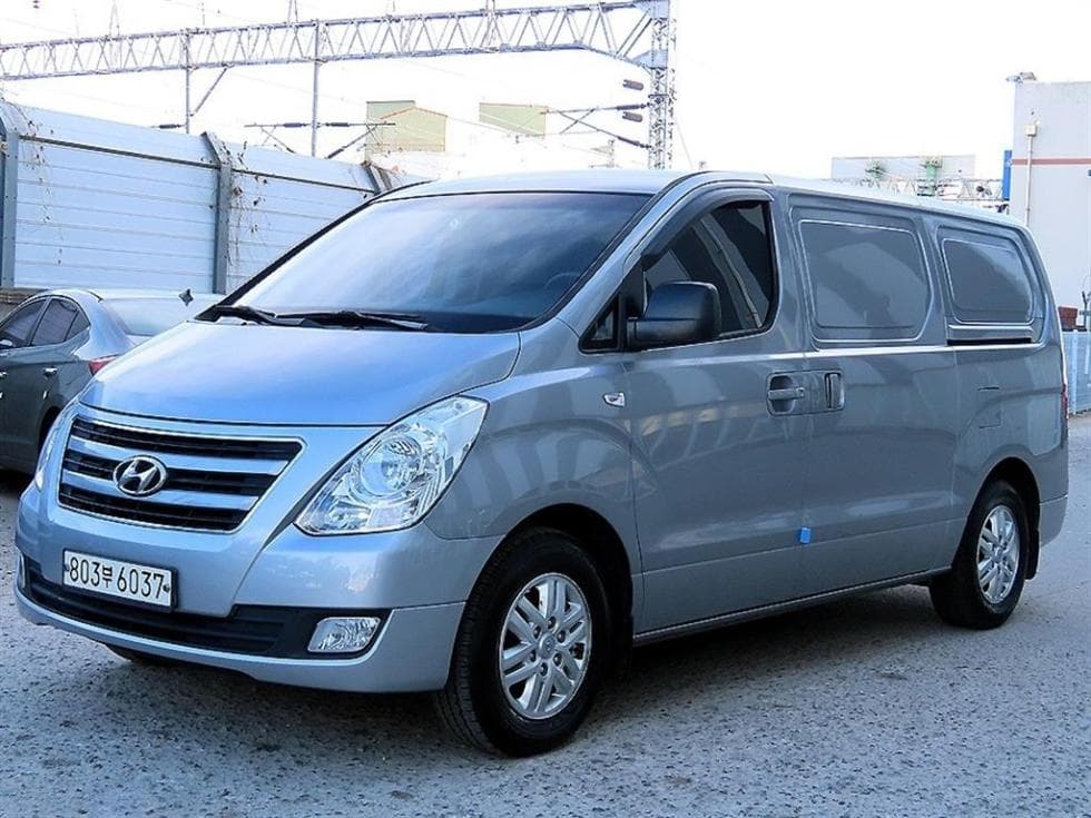 Hyundai Grand Starex 3Seater승 Van Smart - Image 1