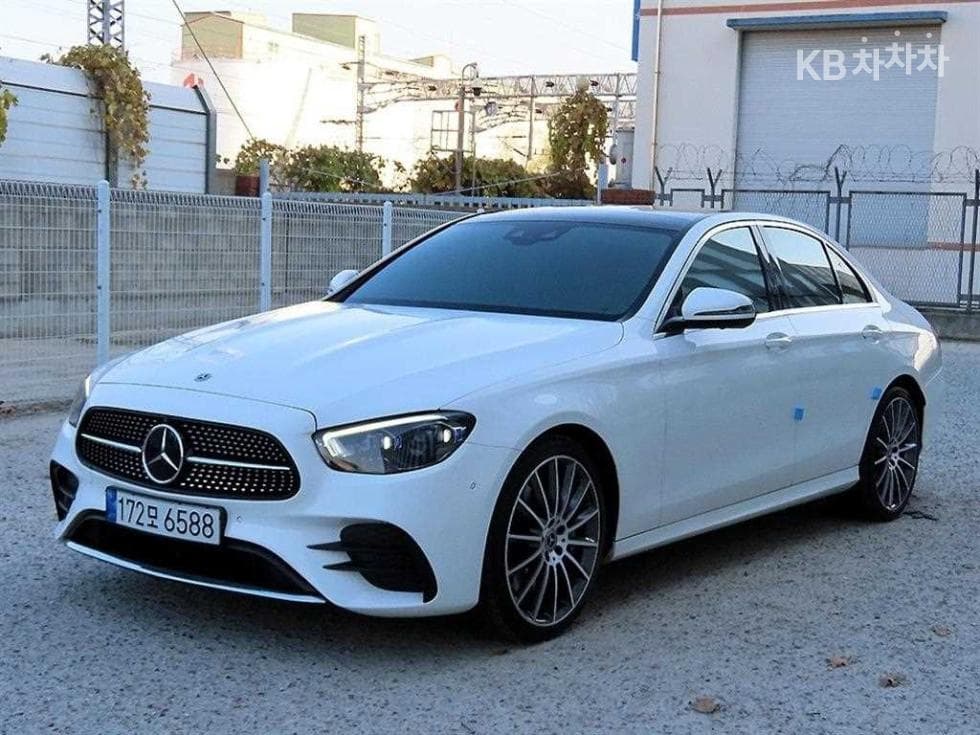 Mercedes-Benz E-Class (W213) E350 4MATIC Avantgarde - Image 1