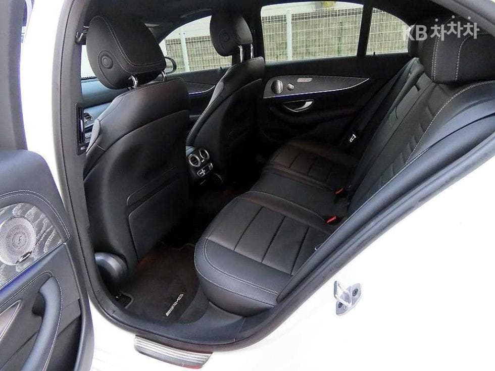 Mercedes-Benz E-Class (W213)E350 4MATIC Avantgarde - 6