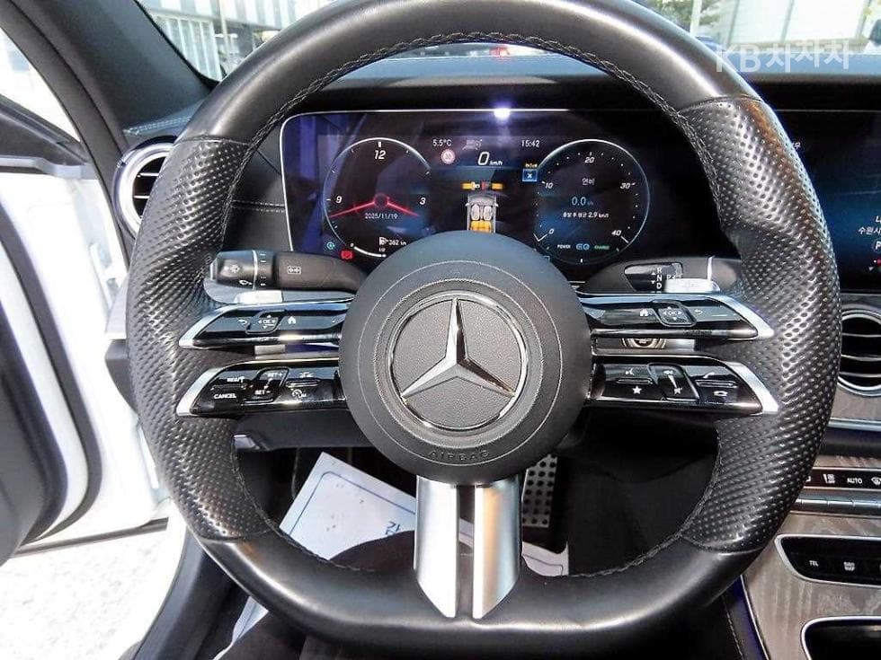 Mercedes-Benz E-Class (W213)E350 4MATIC Avantgarde - 8