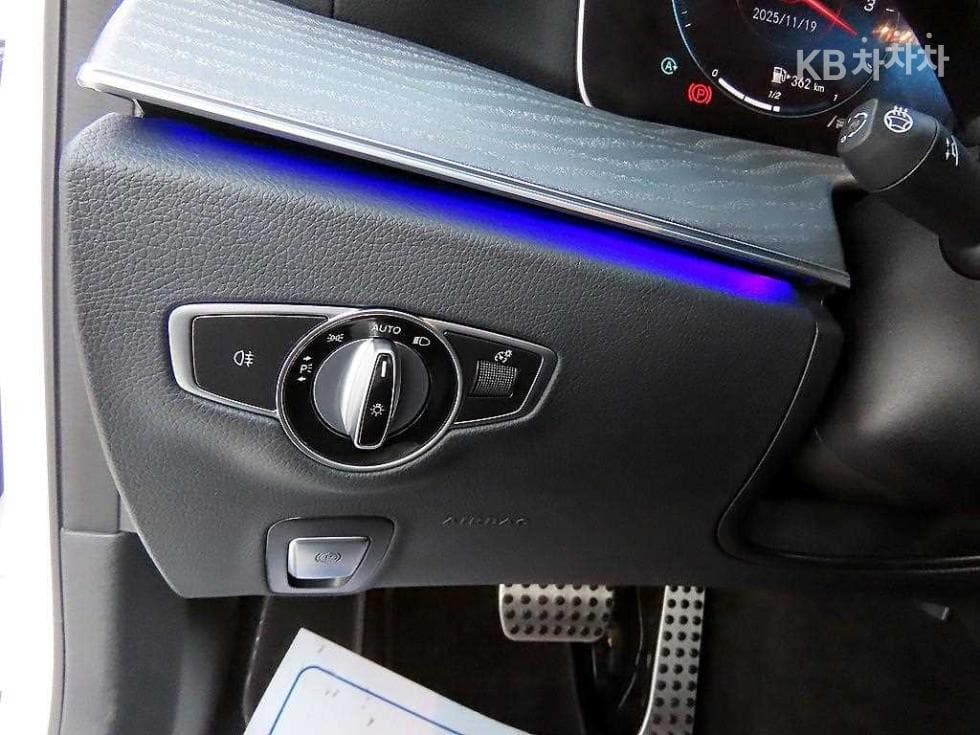 Mercedes-Benz E-Class (W213)E350 4MATIC Avantgarde - 12