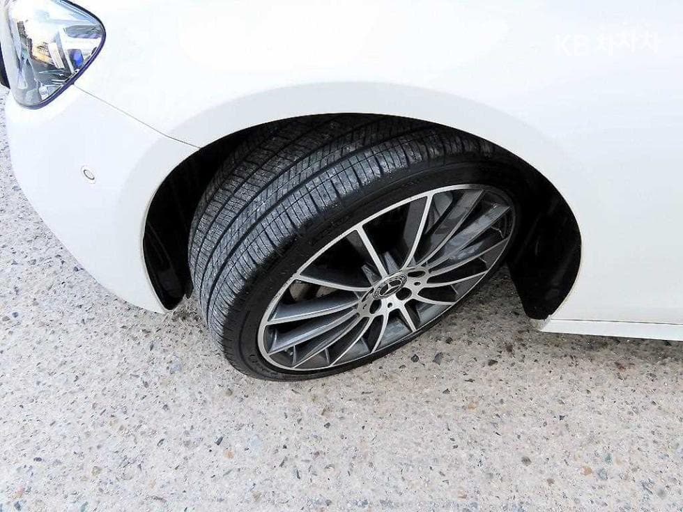 Mercedes-Benz E-Class (W213)E350 4MATIC Avantgarde - 20