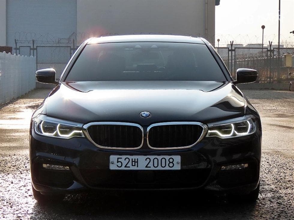 BMW 올New5 Series (G30) 520d M Sport Plus - Image 1