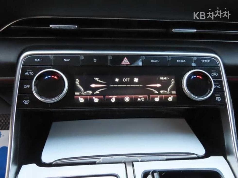 Genesis GV802.5 Turbo Gasoline AWD - 13