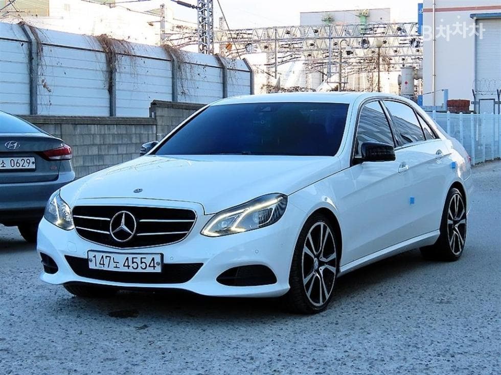 Mercedes-Benz New E-Class E220 블루텍 Avantgarde 스포츠 W212(15~) - Image 1