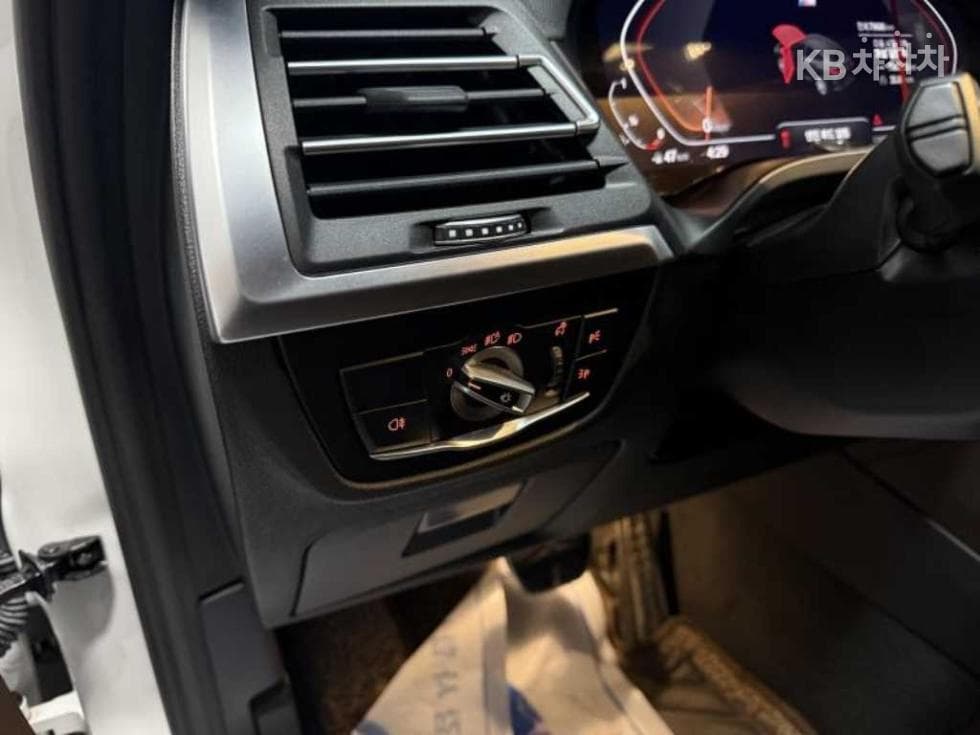 BMW New X4 (G02)xDrive 20i M Sport - 19
