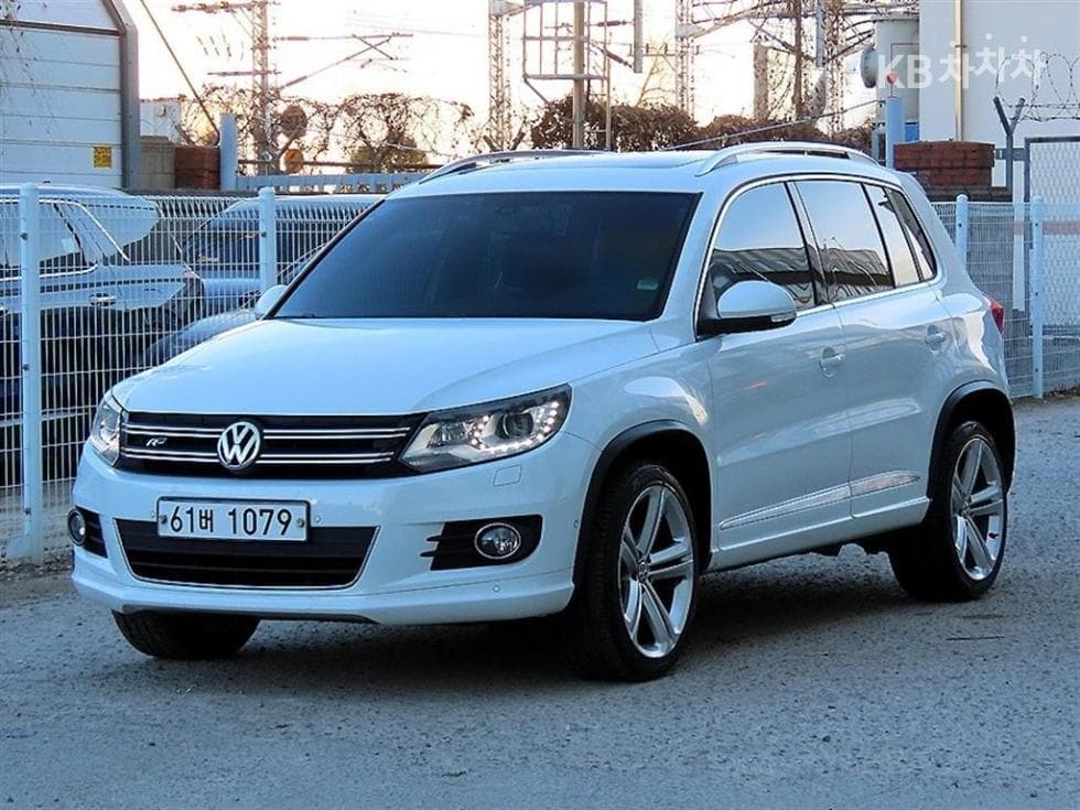 Volkswagen New Tiguan 2.0 Turbo Diesel Injection R-라Seater 5N - Image 1