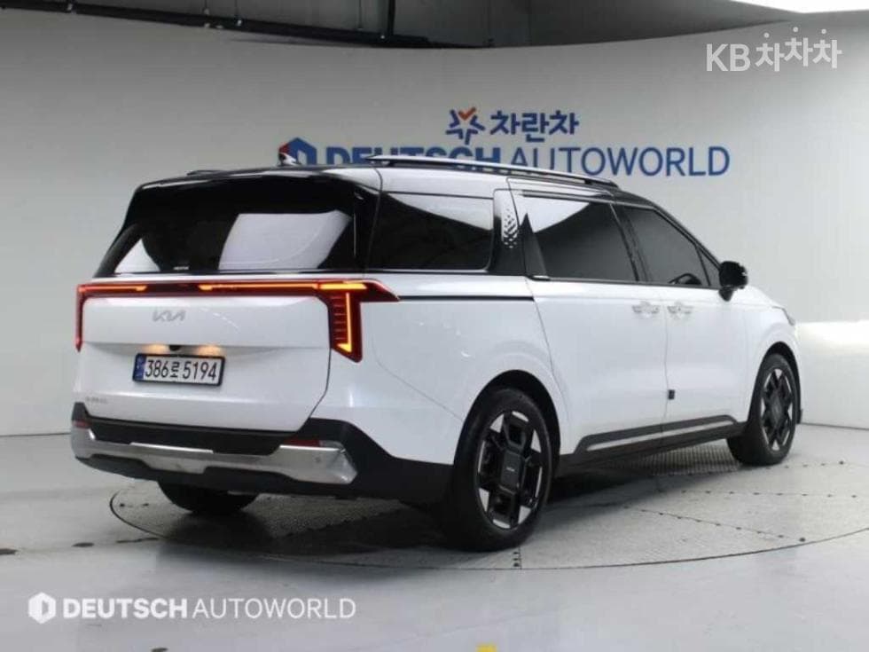 Киа The New (фейслифт) Канивал 4-то поколениеD2.2 9-местен Noblesse - 2