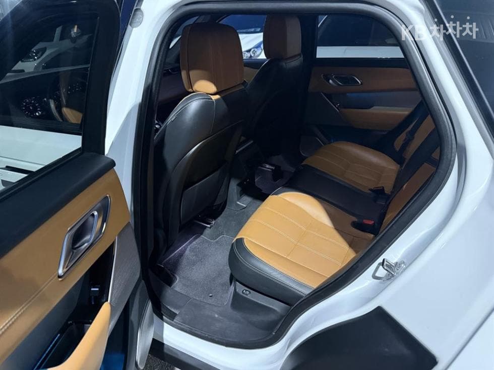 Land Rover Range Rover 벨라3.0 D300 R-Dynamic HSE - 18