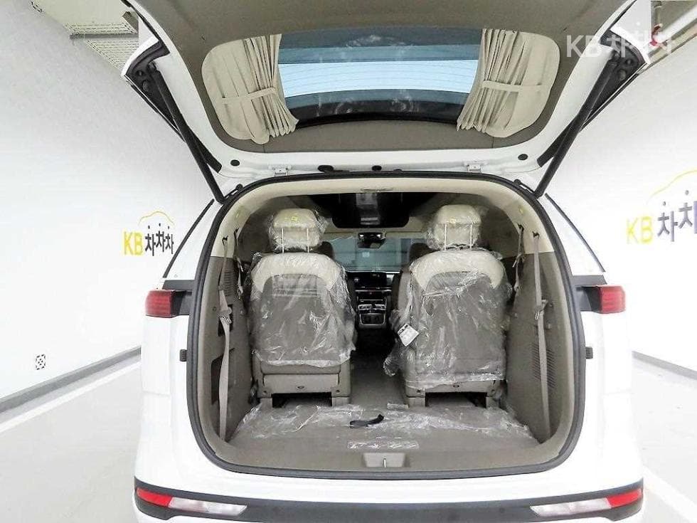 Kia Carnival 4th generationHigh Limousine (Carnival) G3.5 GDI 9-seater Signature - 5