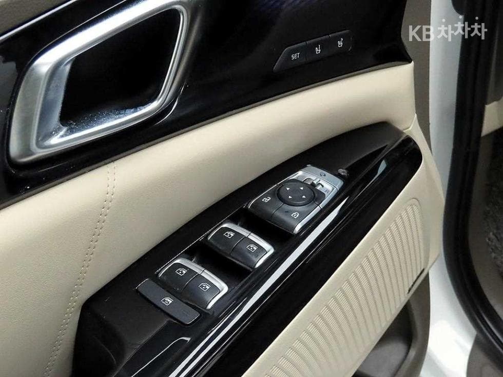 Kia Carnival 4th generationHigh Limousine (Carnival) G3.5 GDI 9-seater Signature - 14