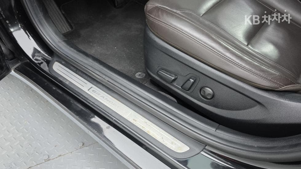 Hyundai The New (facelift) Grandeur (Azera)2.5 Premium - 16