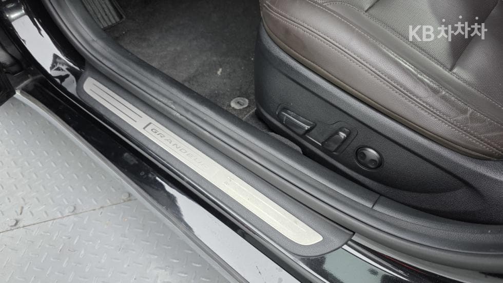 Hyundai The New (facelift) Grandeur (Azera)3.3 Premium - 16