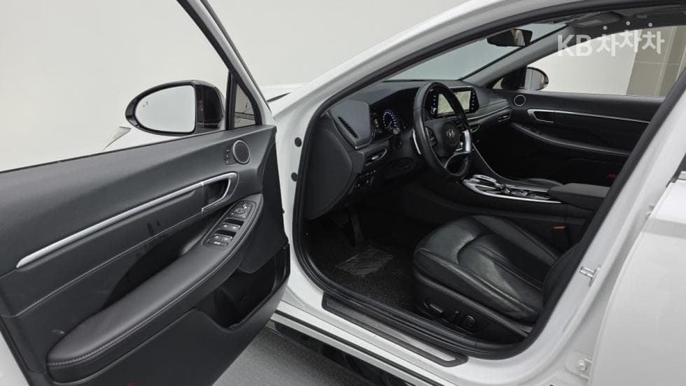 Hyundai Sonata (DN8)2.0 Premium Plus - 16