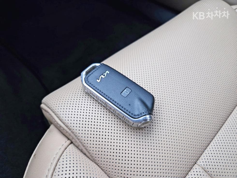 Kia The New (facelift) K9(Second generation)3.3 T-GDI AWD 플래티넘 - 18