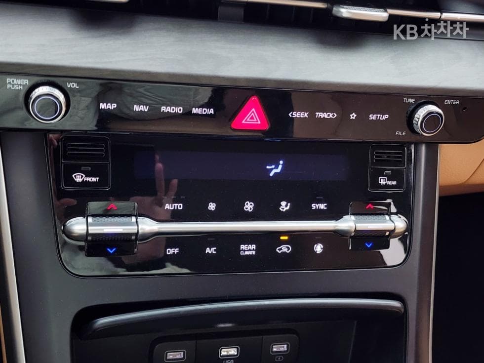 Kia Carnival 4th generationD2.2 9-seater Prestige - 19