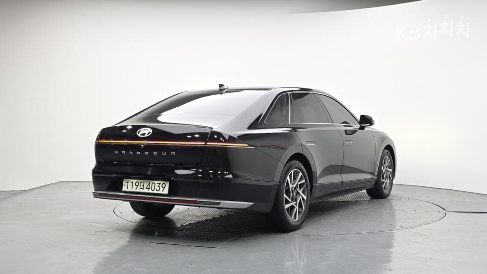 Hyundai The All New Grandeur (Azera)2.5L gasoline 2WD Premium - 2