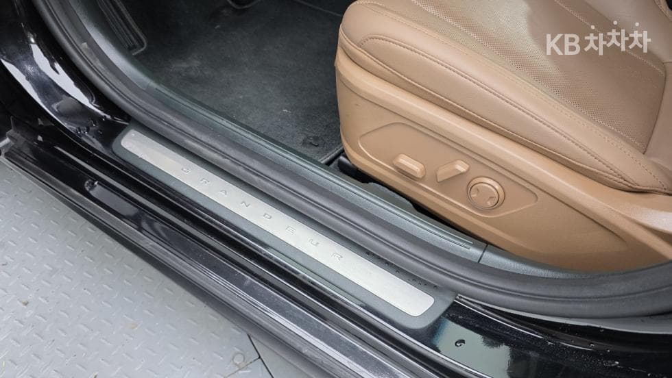 Hyundai The All New Grandeur (Azera)2.5L gasoline 2WD Premium - 16