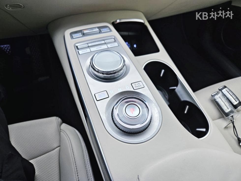 Genesis GV70Gasoline 2.5T AWD - 9