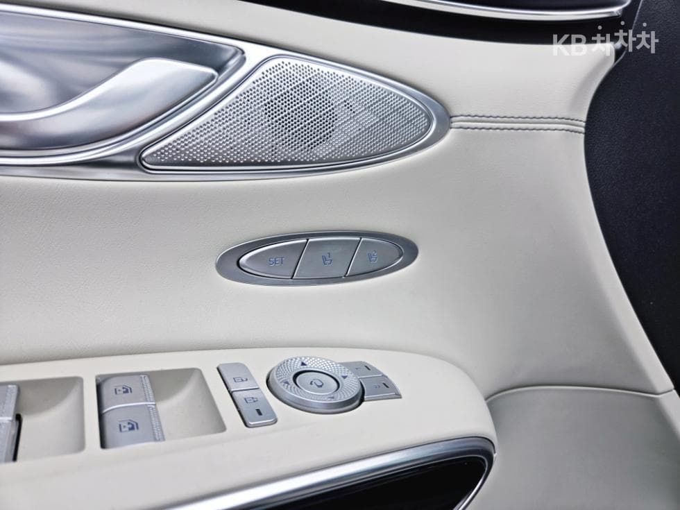 Genesis GV70Gasoline 2.5T AWD - 11