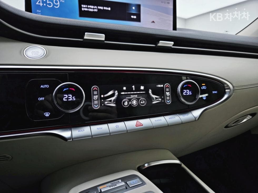 Genesis GV70Gasoline 2.5T AWD - 15