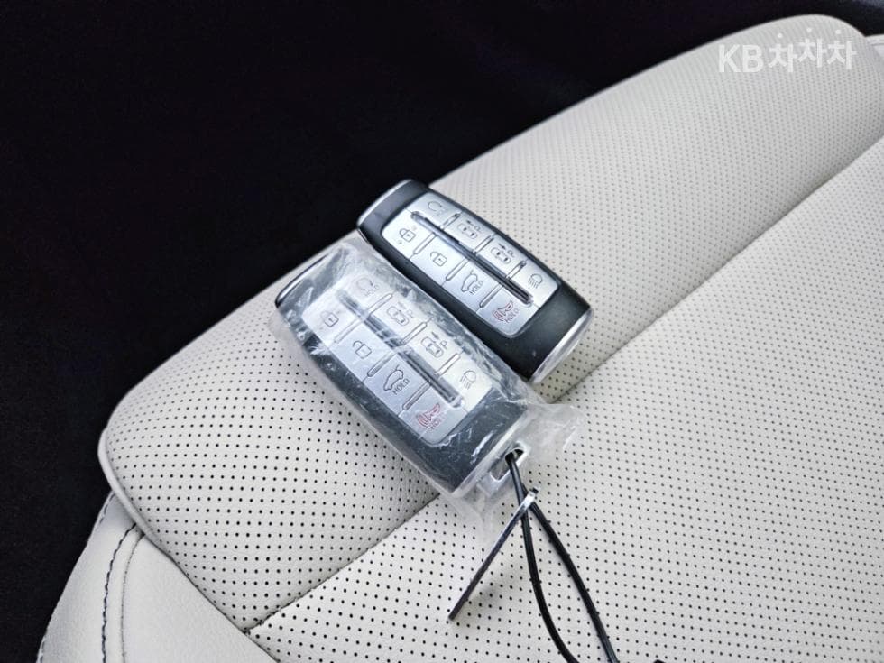 Genesis GV70Gasoline 2.5T AWD - 18