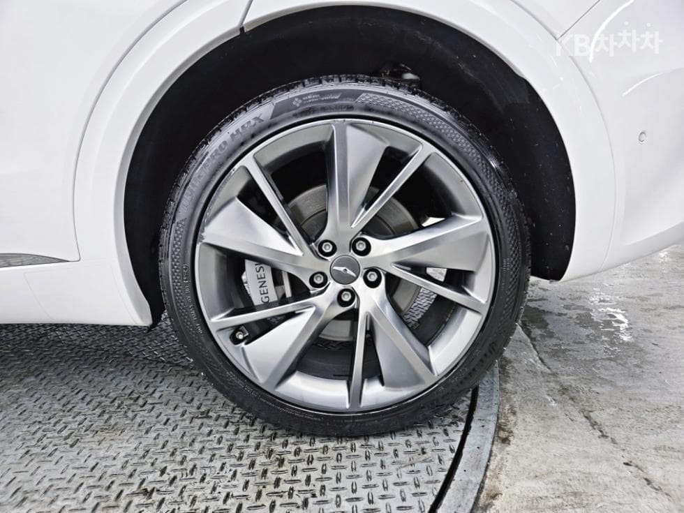 Genesis GV70Gasoline 2.5T AWD - 23