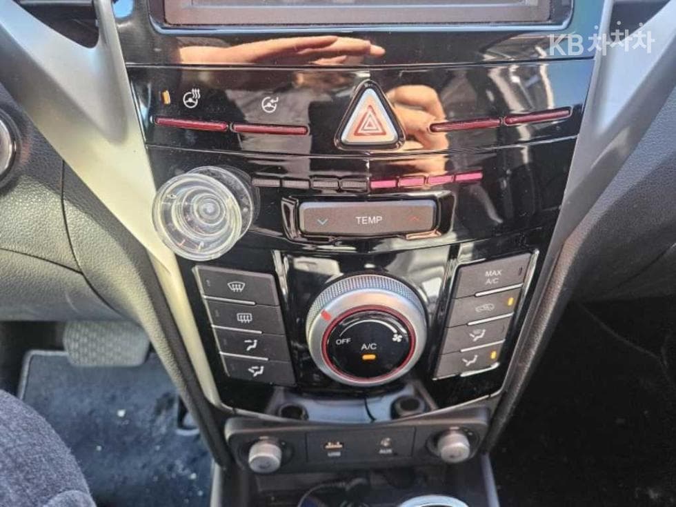 KG Mobility Tivoli 아머1.6 Gasoline VX 2WD - 8