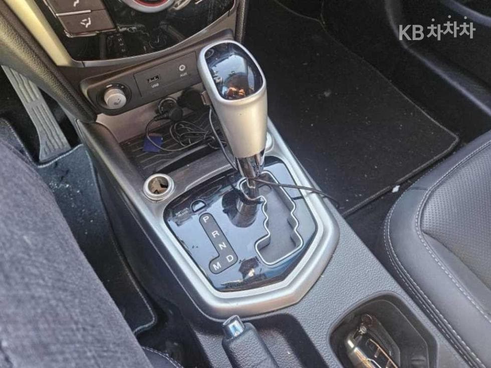 KG Mobility Tivoli 아머1.6 Gasoline VX 2WD - 9