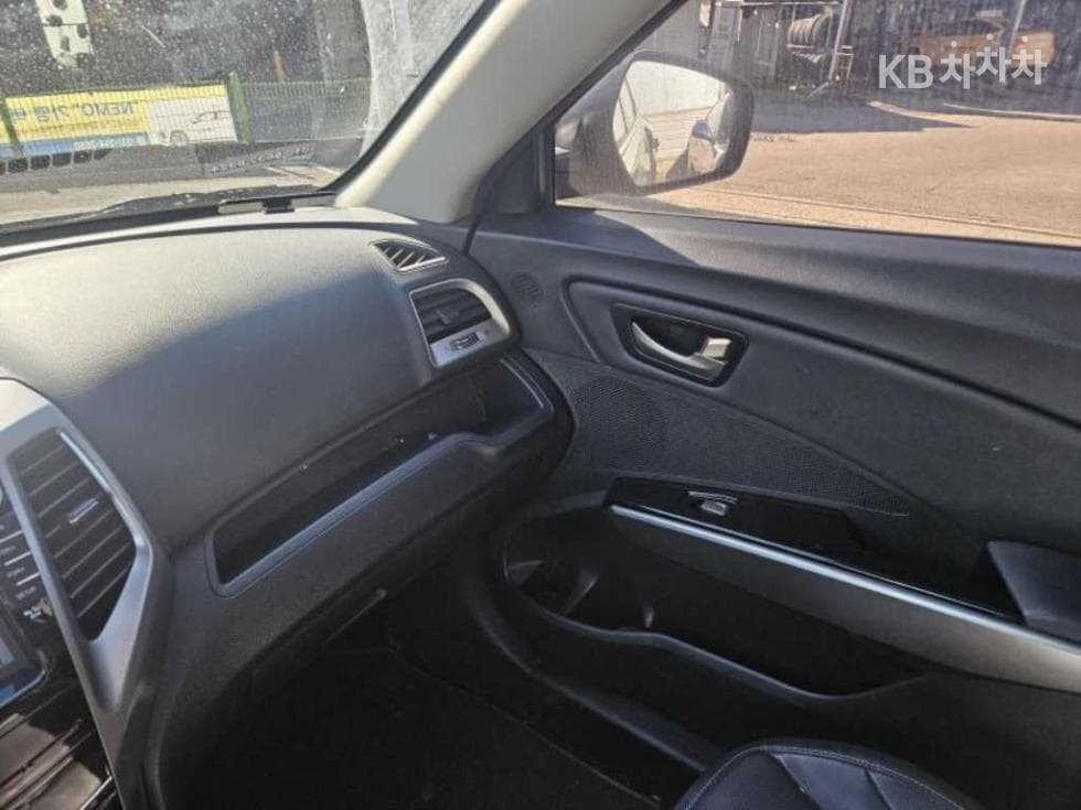 KG Mobility Tivoli 아머1.6 Gasoline VX 2WD - 11