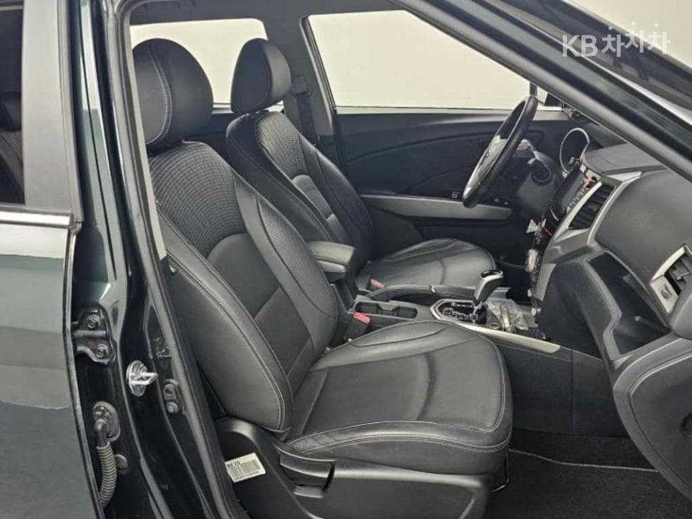 KG Mobility Tivoli 아머1.6 Gasoline TX 2WD - 10