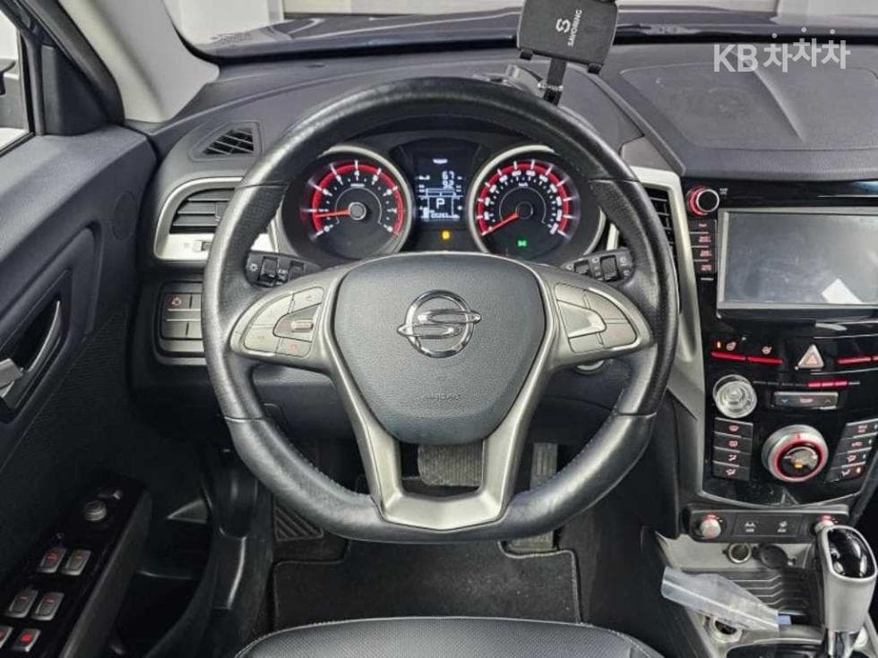 KG Mobility Tivoli 아머1.6 Gasoline TX 2WD - 13