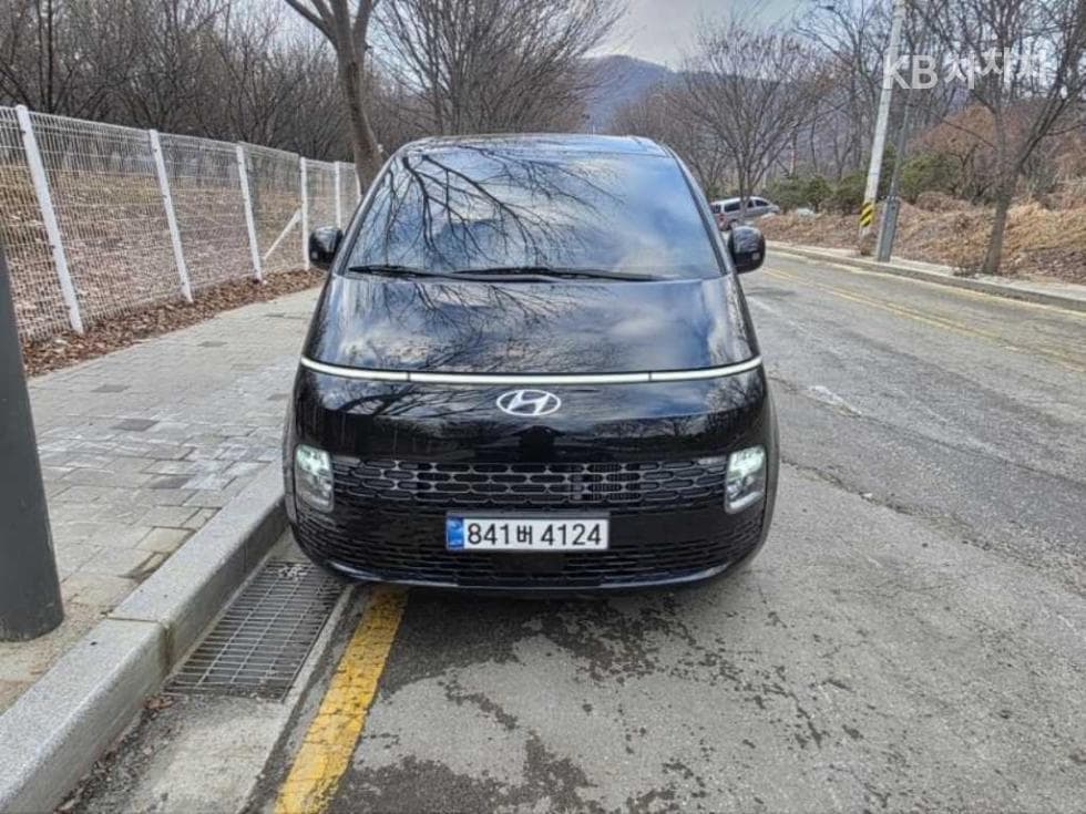 Хюндай Staria Cargo 2.2 Cargo 3 Modern - Image 1