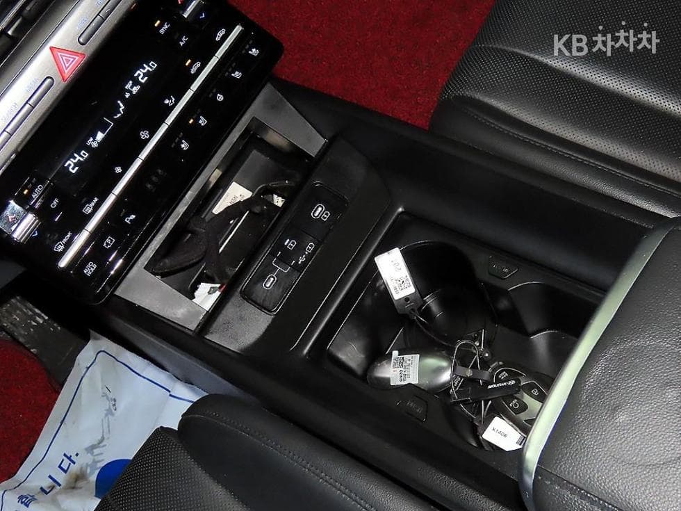 Hyundai The All New Grandeur (Azera)3.5 LPG 택시 High-end Type - 13