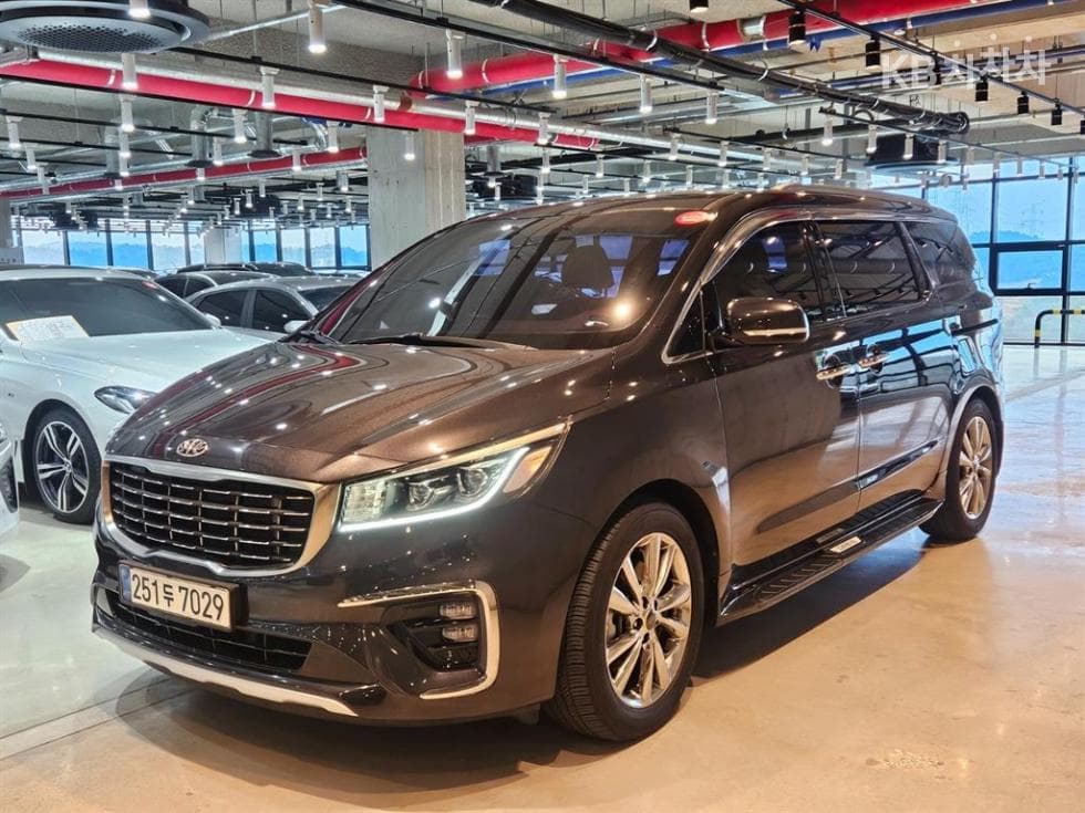 Kia The New (facelift) Carnival 9-seater 2.2 Diesel Noblesse Special (special feature/edition) - Image 1