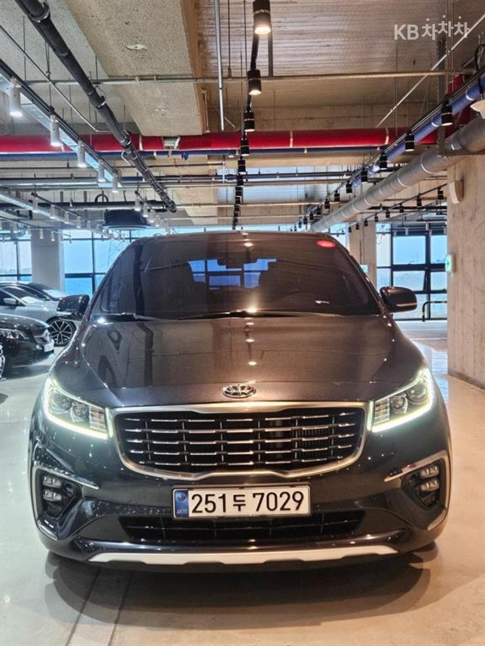 Kia The New (facelift) Carnival9-seater 2.2 Diesel Noblesse Special (special feature/edition) - 2
