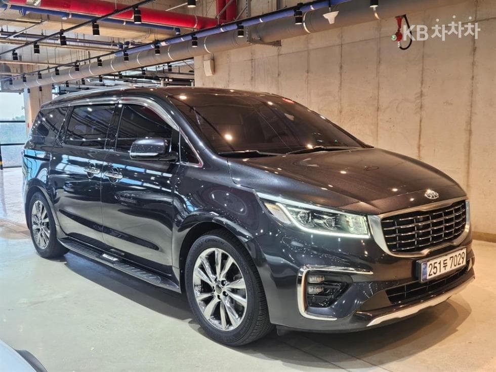 Kia The New (facelift) Carnival9-seater 2.2 Diesel Noblesse Special (special feature/edition) - 3