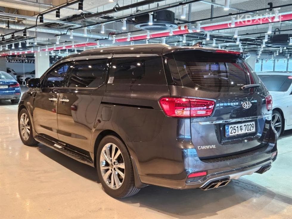 Kia The New (facelift) Carnival9-seater 2.2 Diesel Noblesse Special (special feature/edition) - 4