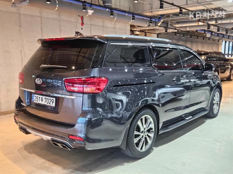 Kia The New (facelift) Carnival9-seater 2.2 Diesel Noblesse Special (special feature/edition) - 6