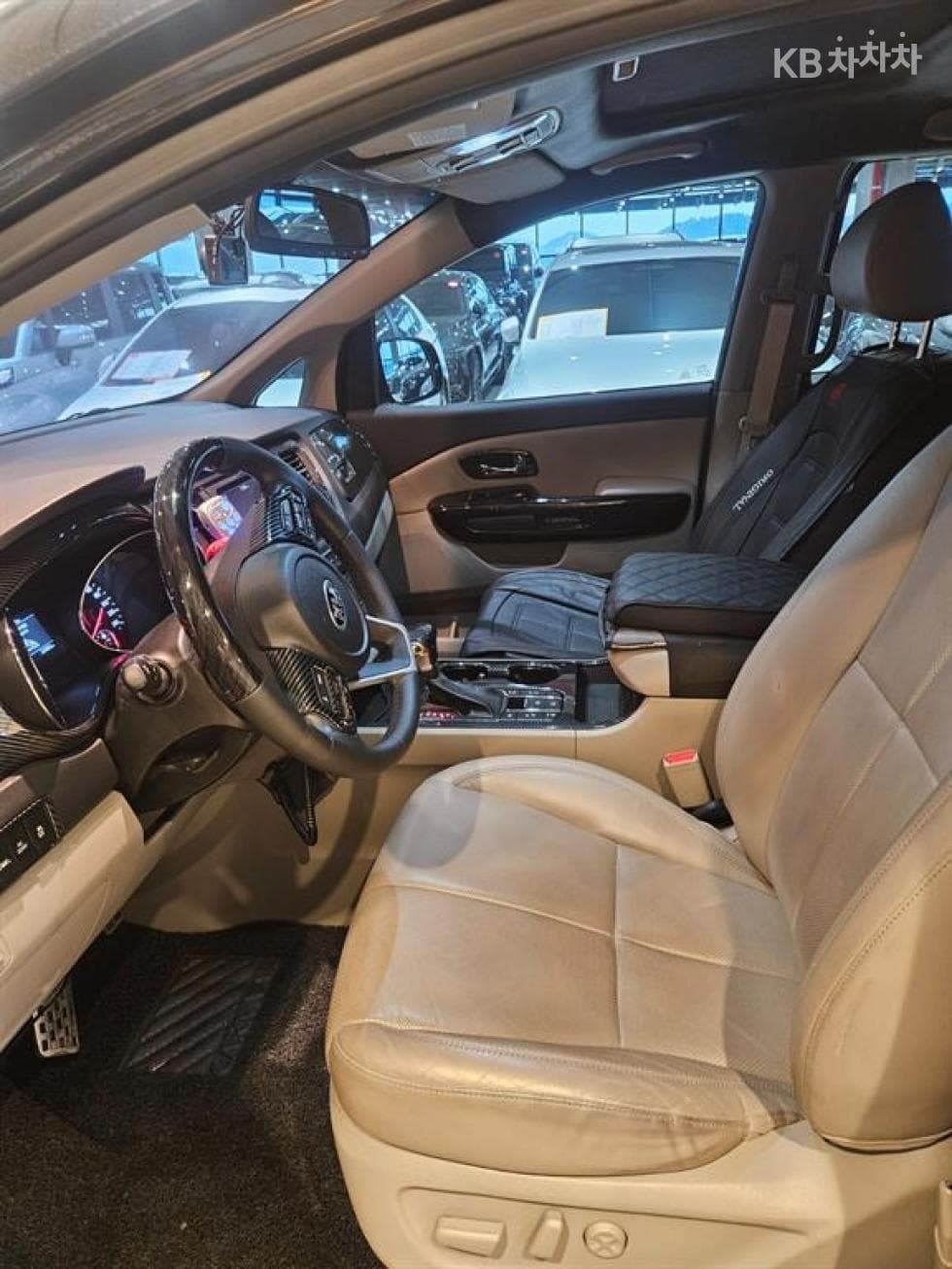Kia The New (facelift) Carnival9-seater 2.2 Diesel Noblesse Special (special feature/edition) - 10