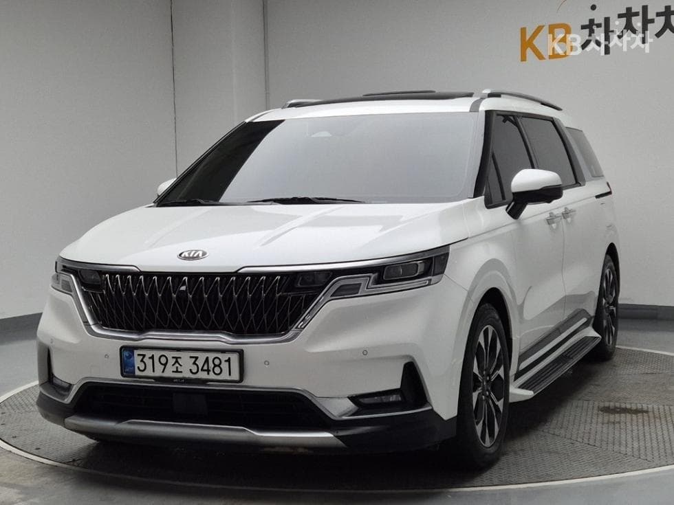 Kia Carnival 4th generation D2.2 9-seater Noblesse - Image 1