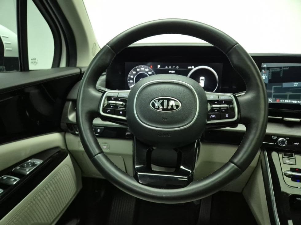 Kia Carnival 4th generationD2.2 9-seater Noblesse - 9