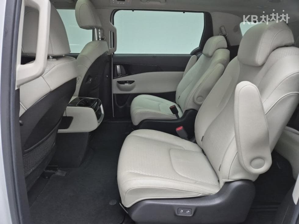 Kia Carnival 4th generationD2.2 9-seater Noblesse - 12