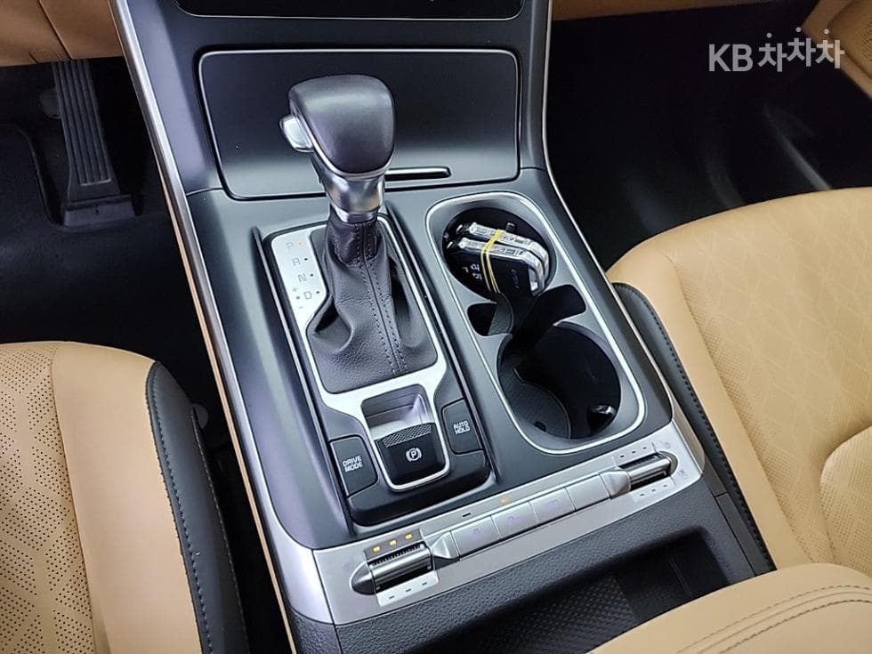 Kia Carnival 4th generationG3.5 GDI 9-seater Prestige - 8